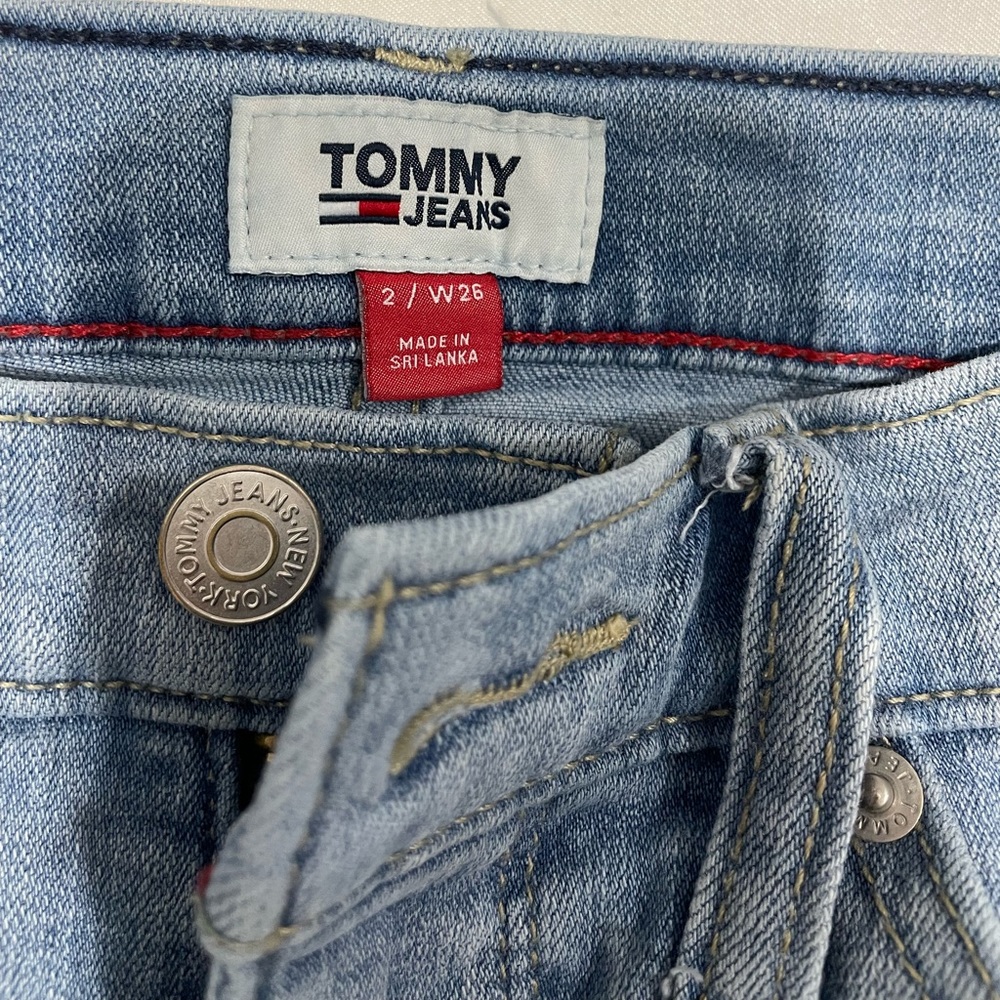 Tommy Jeans - Picture 2 of 3
